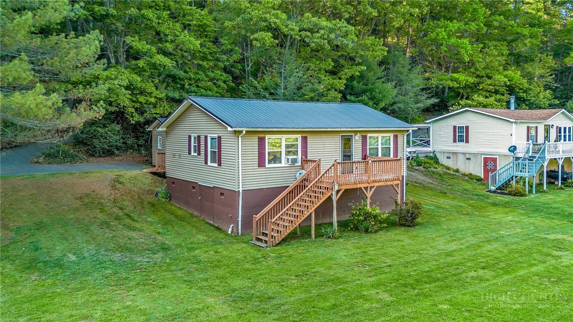 409 Ellis Road West Jefferson, NC 28694 - Photo 8 of 48