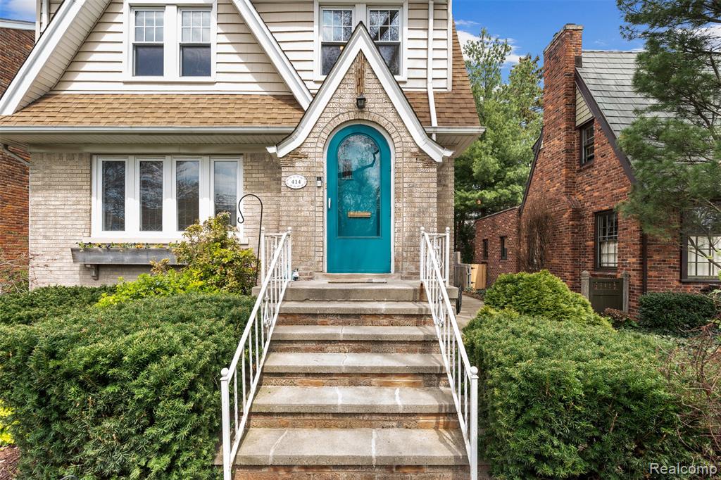 414 Cloverly Road Grosse Pointe Farms, MI 48236 - Photo 2 of 60