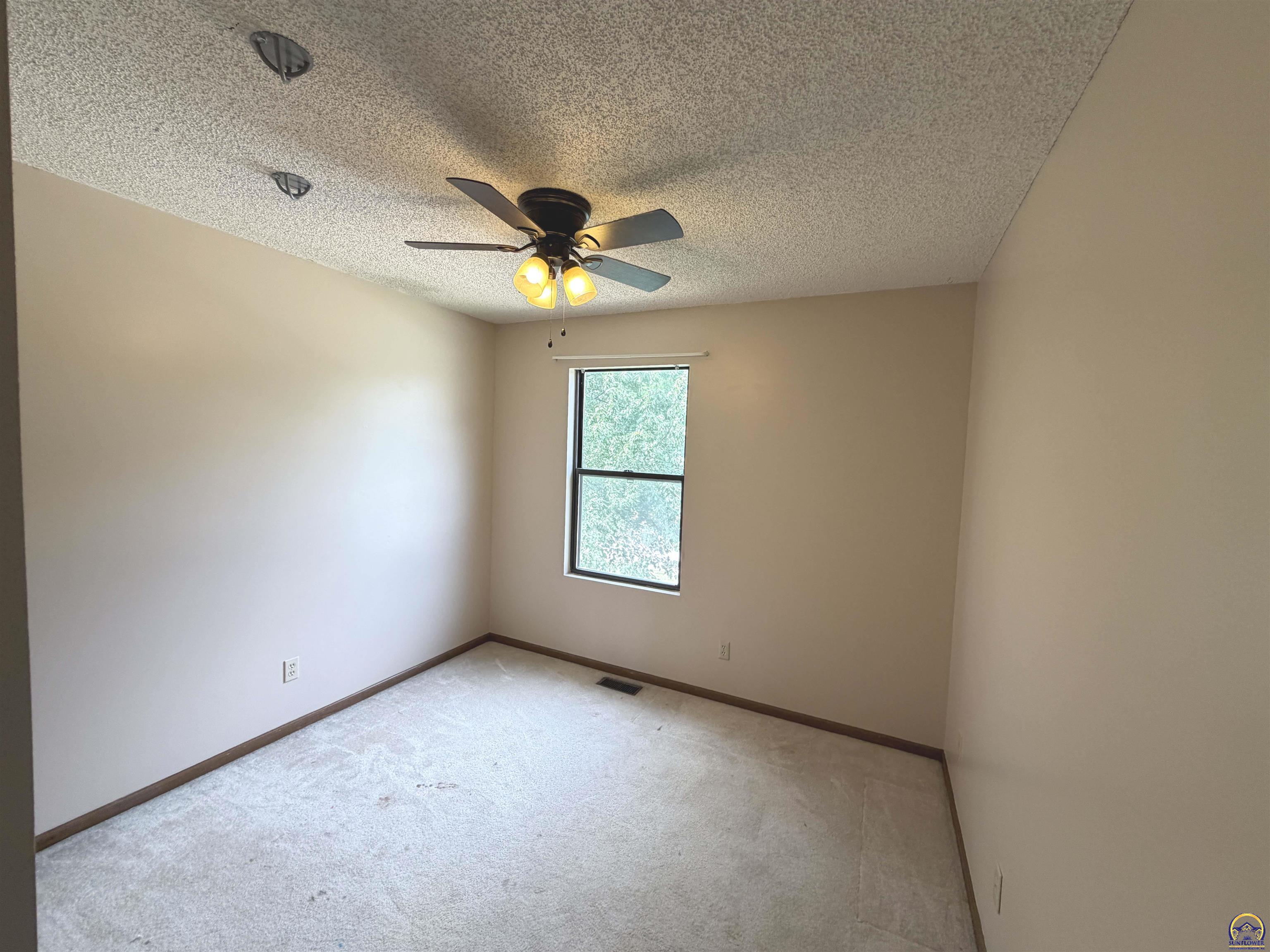 2514 Southwest Maxfield Road Topeka, KS 66614 - Photo 20 of 37