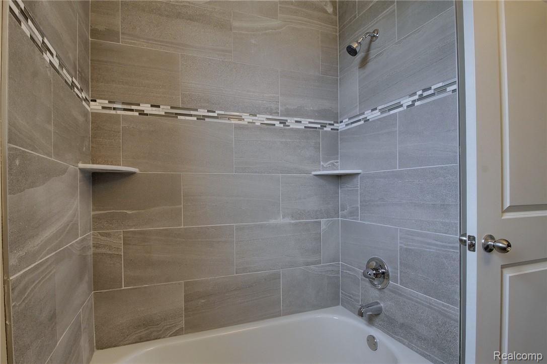 21853 Rio Grande Drive Macomb, MI 48044 - Photo 21 of 31 Bathroom_2nd_View.jpg