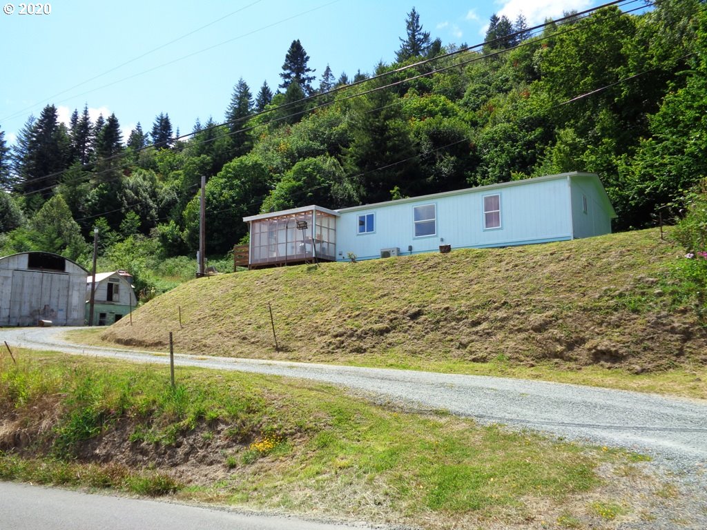 52956 Stringtown Road Myrtle Point, OR 97458 - Photo 8 of 32 Gallery Image 8