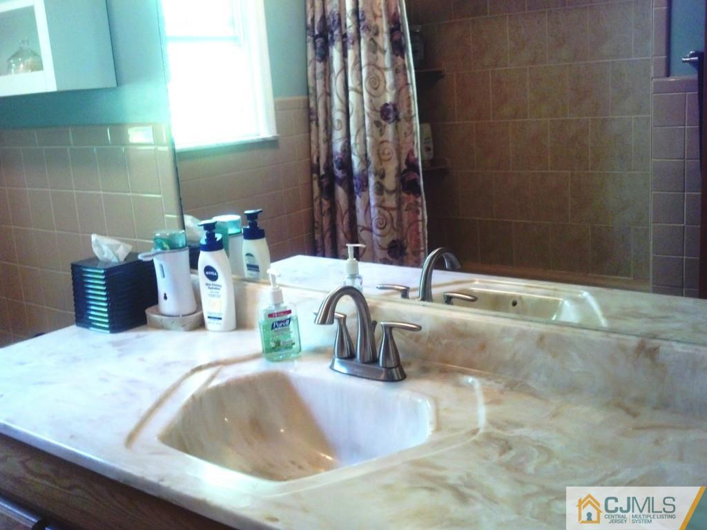 199 Normandy Road Edison, NJ 08820 - Photo 19 of 21 Gallery Image 19