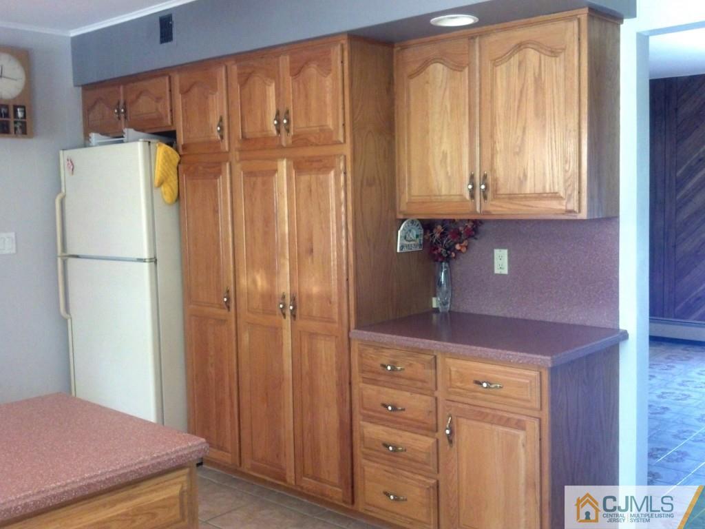 199 Normandy Road Edison, NJ 08820 - Photo 9 of 21 Gallery Image 9