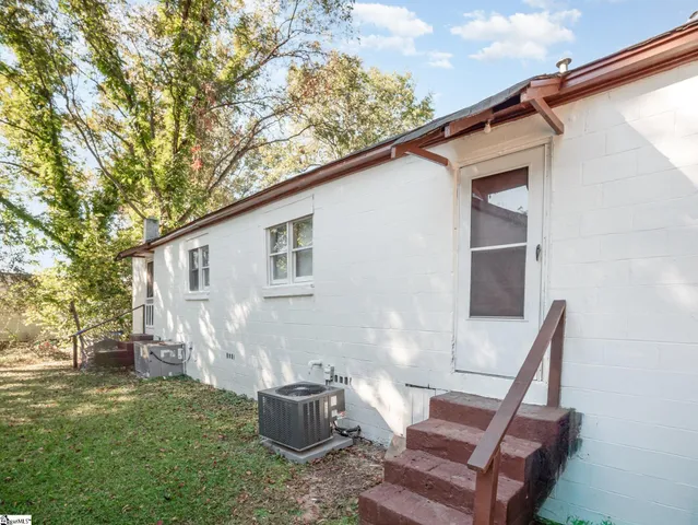 $350,000 | 17 Bridwell Avenue, Greenville, SC 29607