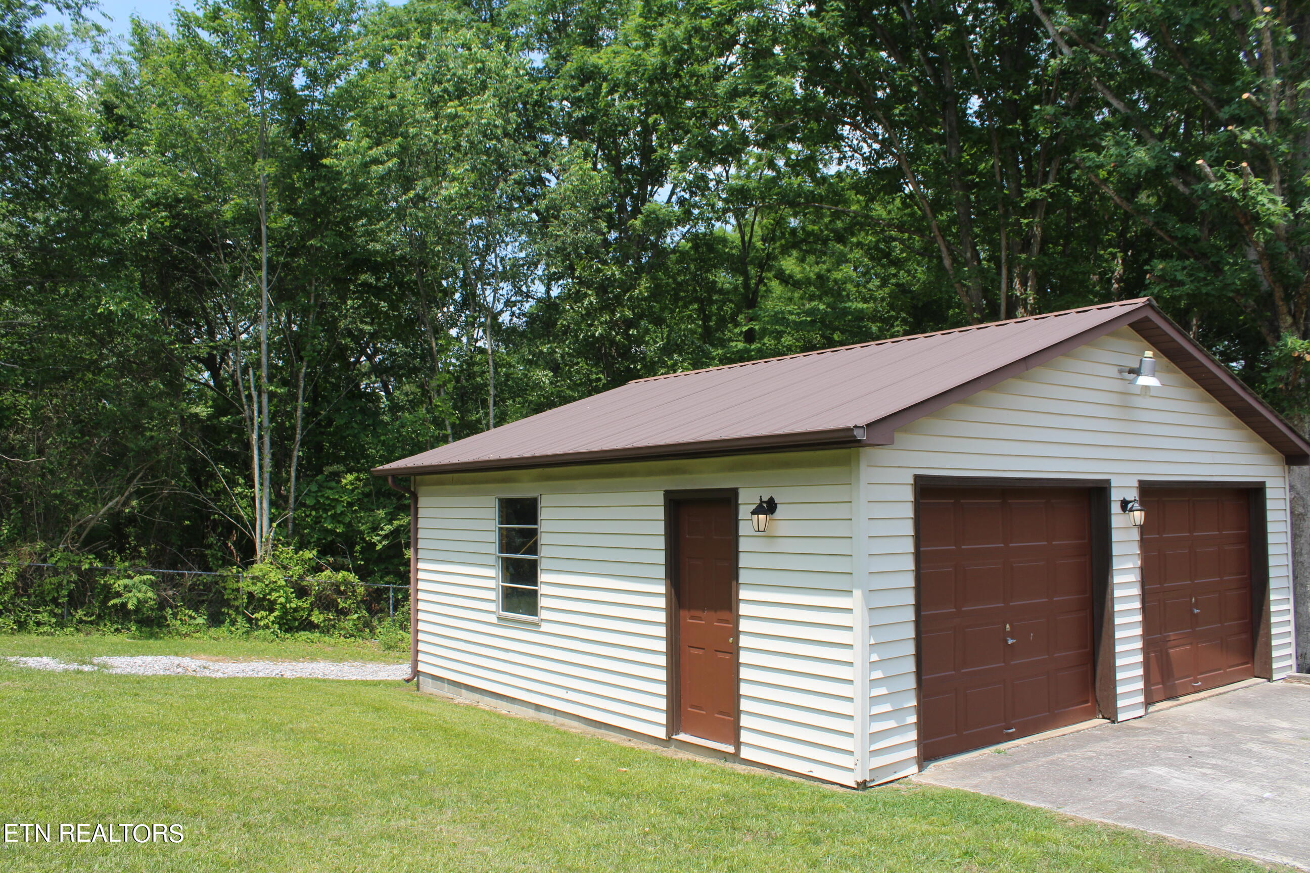 1044 Lincoln Road Jamestown, TN 38556 - Photo 8 of 31 008