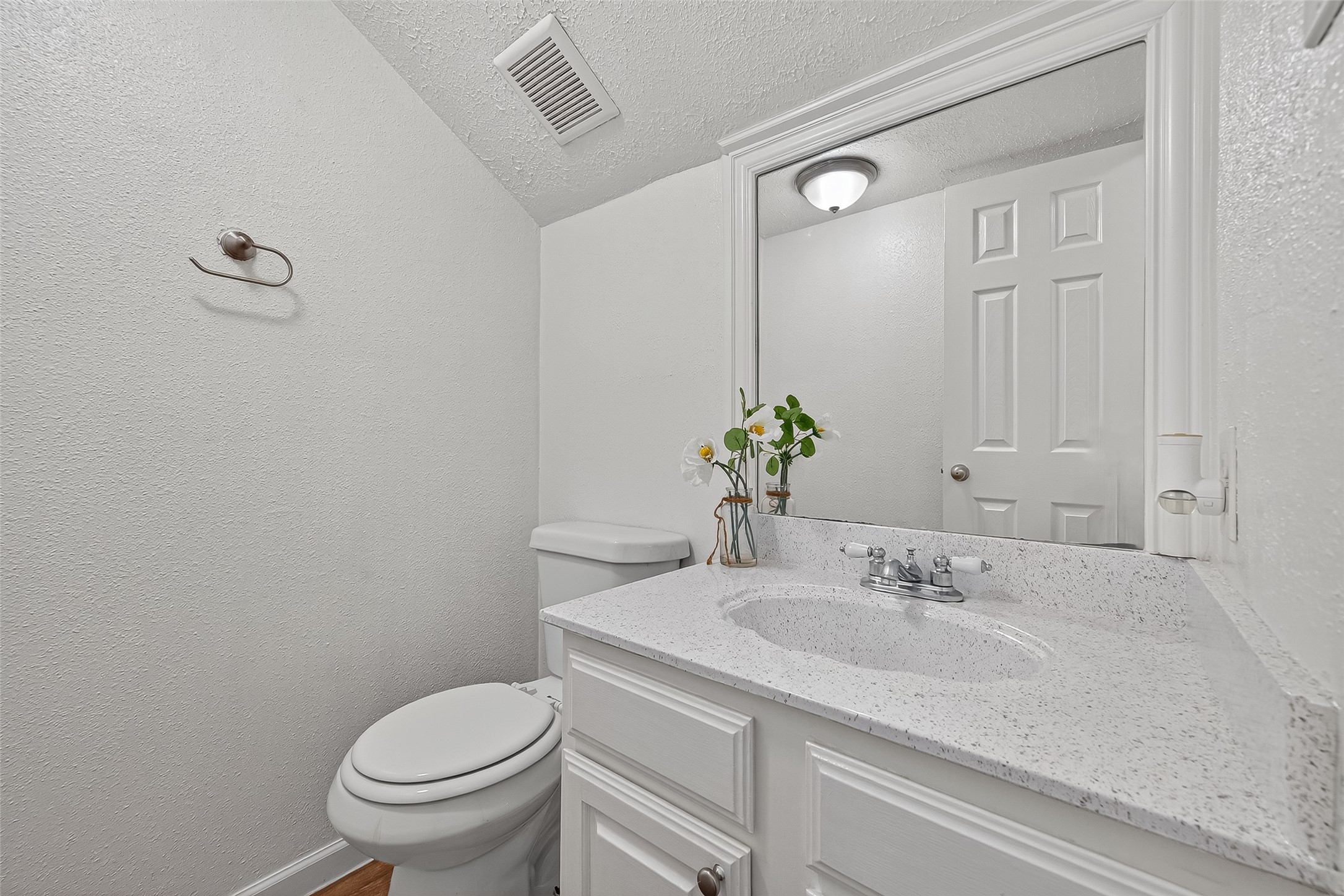 5323 Windsong Trail Houston, TX 77084 - Photo 12 of 30 Half bath just off the dining area.