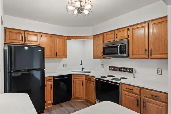 $184,500 | 1720 Homan Drive, Unit 202, Schererville, IN 46375