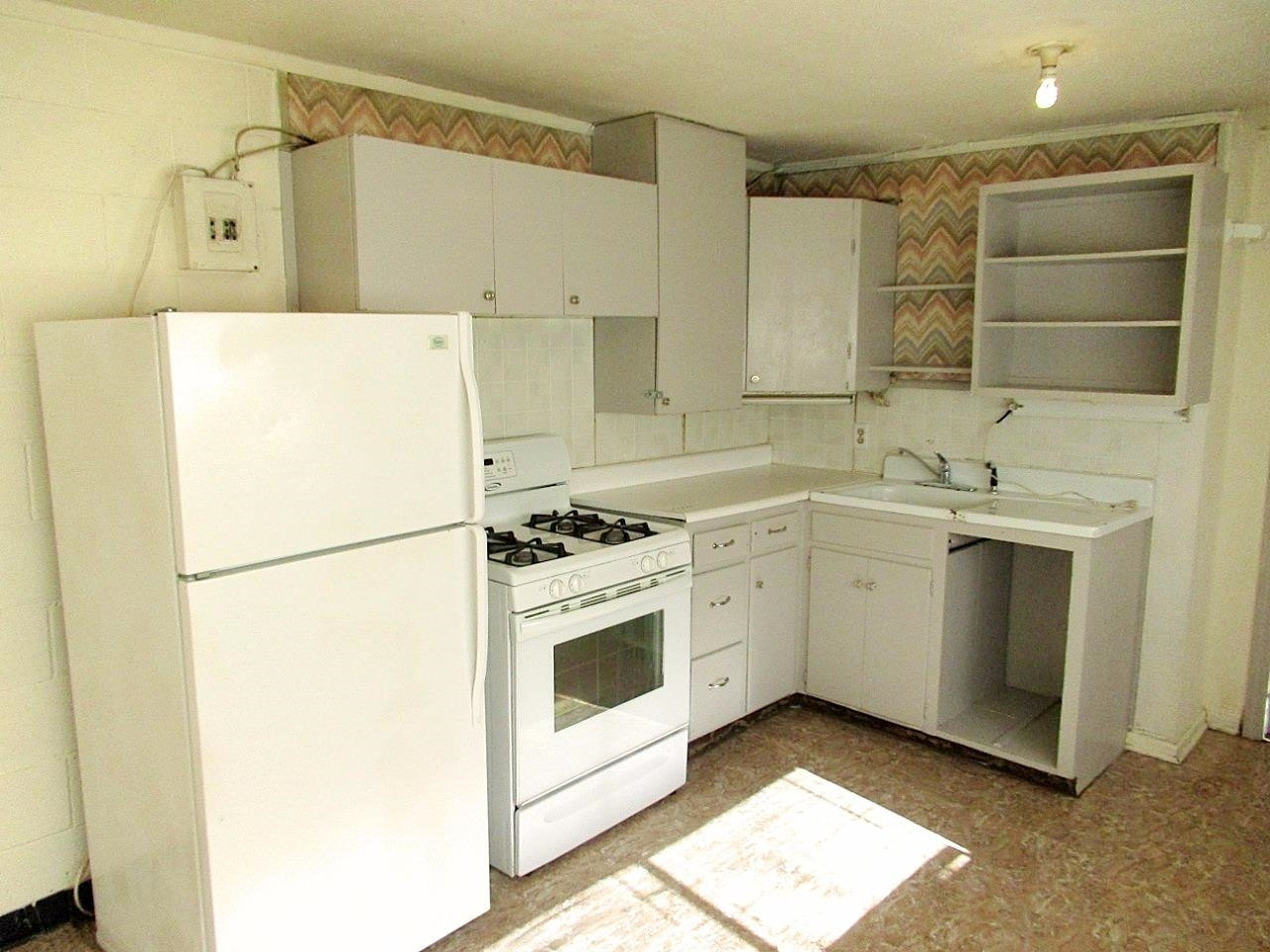 2220 29th Street, Unit R Lubbock, TX 79411 - Photo 2 of 4 a utility room with dryer and washer
