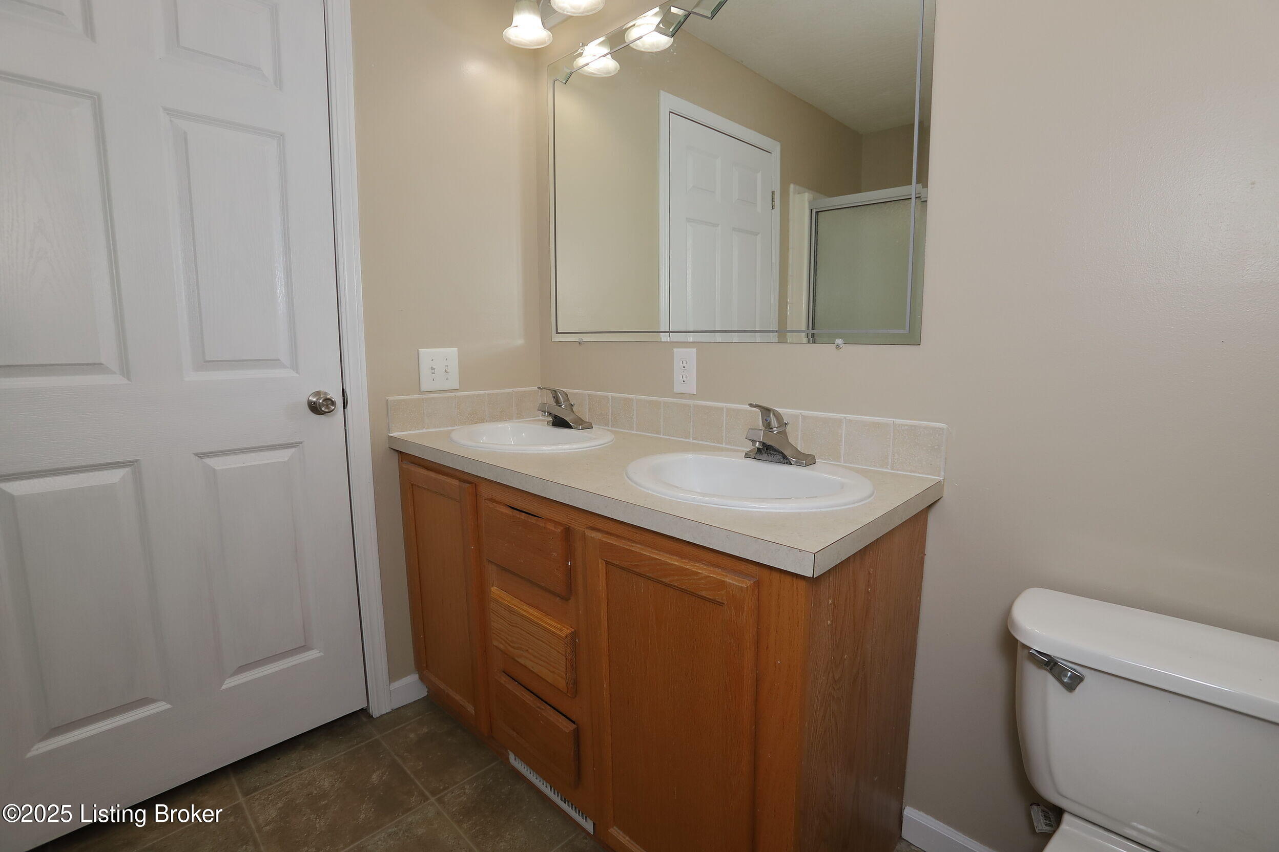 6150 Moorman Road Louisville, KY 40272 - Photo 22 of 35 Primary Bath