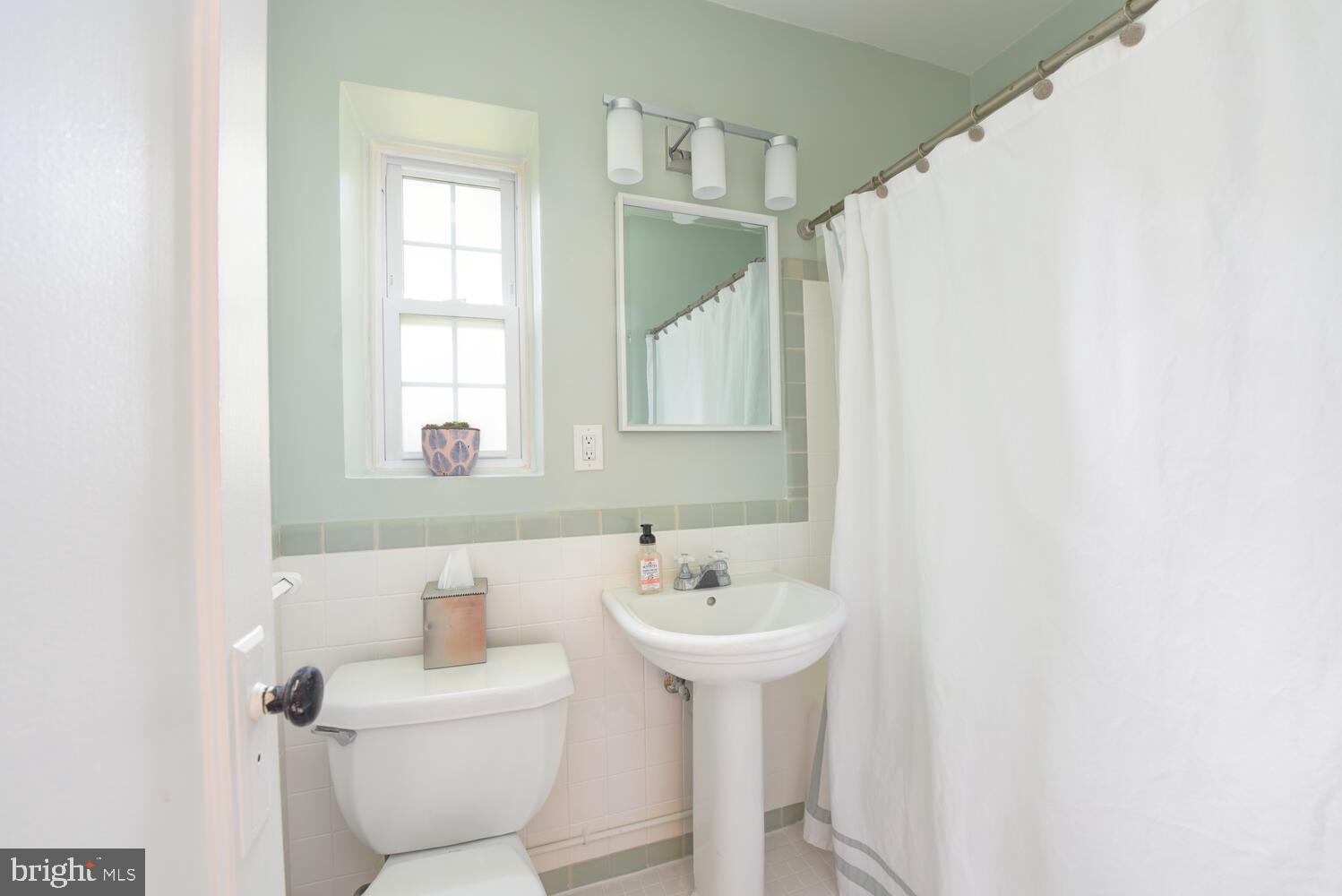 3236 Gunston Road, Unit 722 Alexandria, VA 22302 - Photo 19 of 20 Gallery Image 19