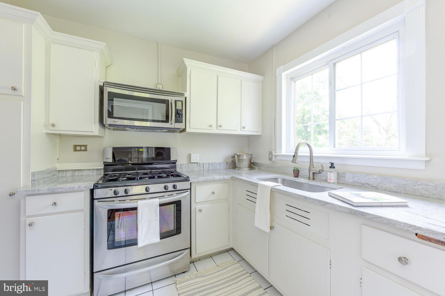3236 Gunston Road, Unit 722 Alexandria, VA 22302 - Photo 4 of 20 Gallery Image 4