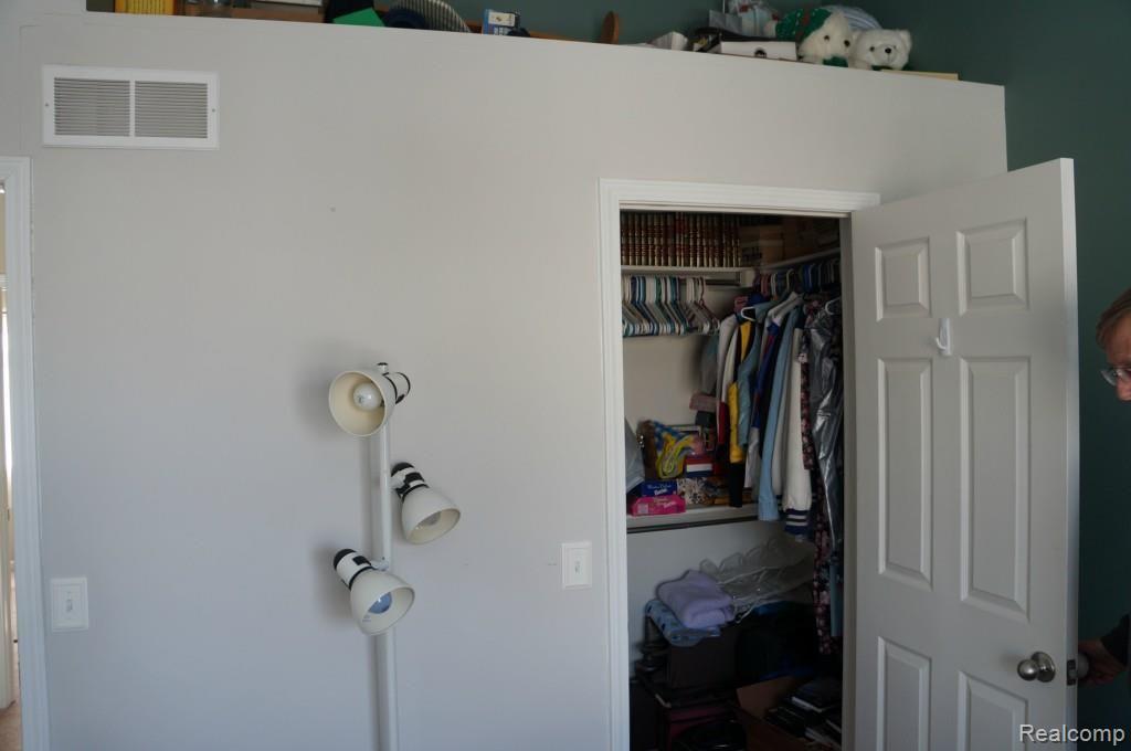 3189 Silverbrook Drive Rochester, MI 48306 - Photo 28 of 32