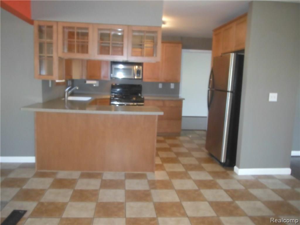 13900 Reeck Road Southgate, MI 48195 - Photo 15 of 38 014 - Copy (2).JPG