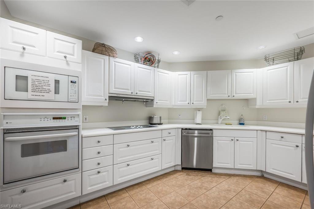 7225 Pelican Bay Boulevard, Unit 2004 Naples, FL 34108 - Photo 36 of 43 Community Kitchen