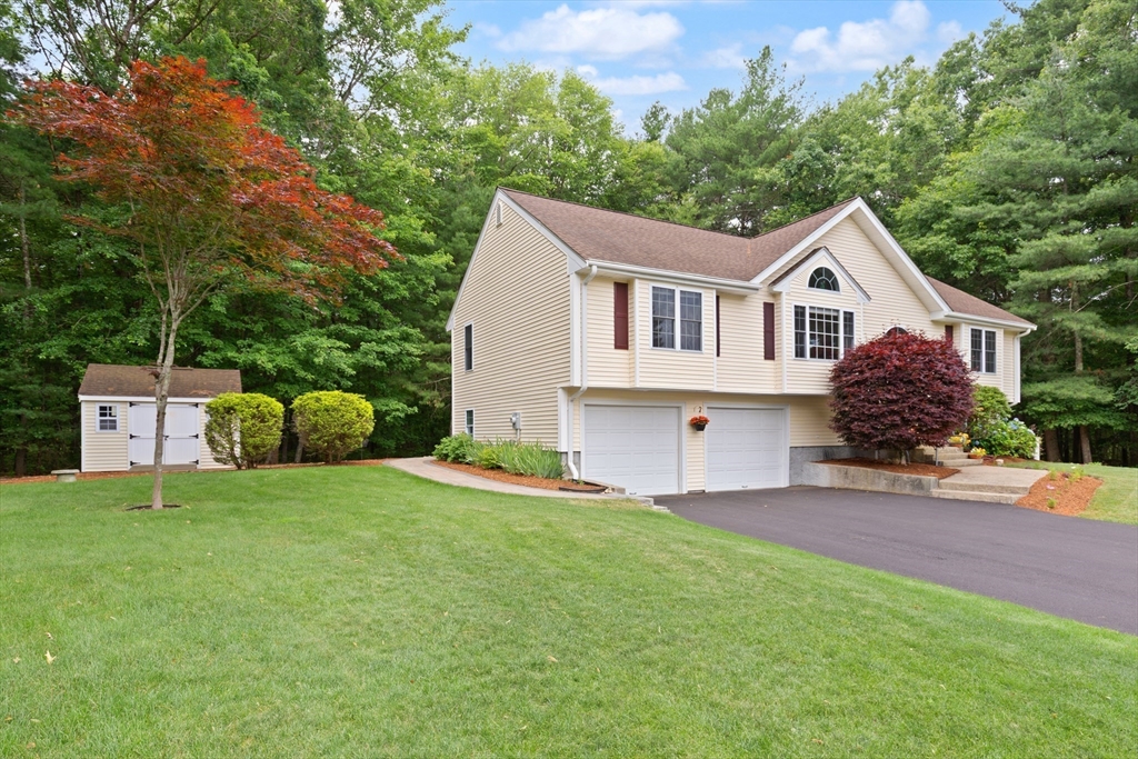 33 Alger Way Stoughton, MA 02072 - Photo 3 of 38