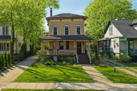 511 North Grove Avenue, Oak Park, IL 60302