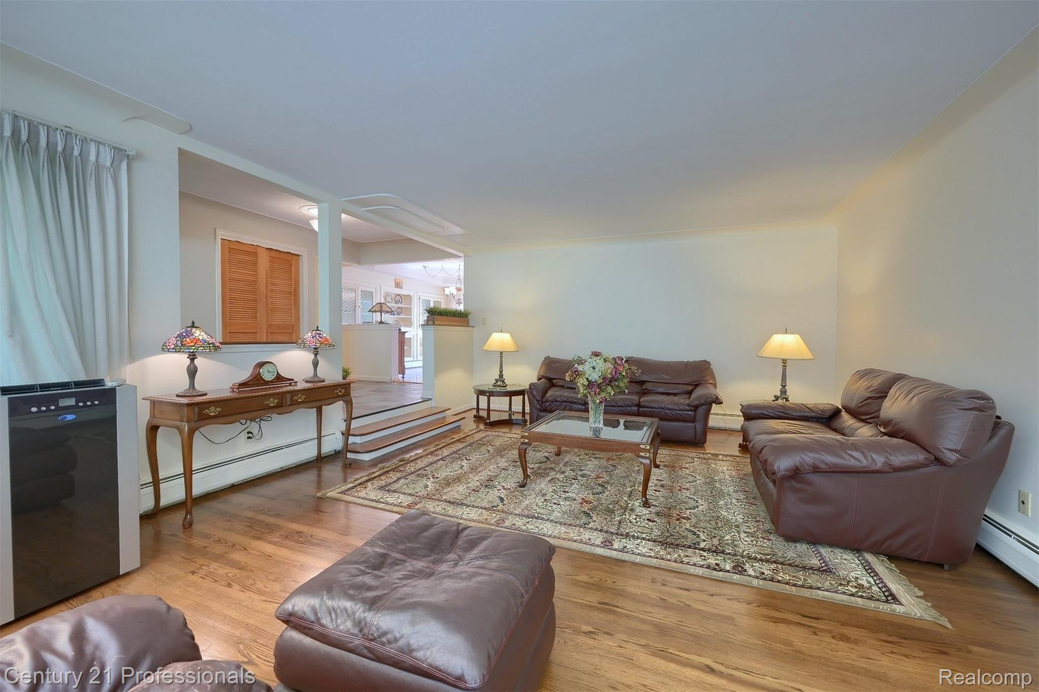 865 Briar Court Rochester, MI 48309 - Photo 5 of 39 5-Living-Room-2nd-View.jpg