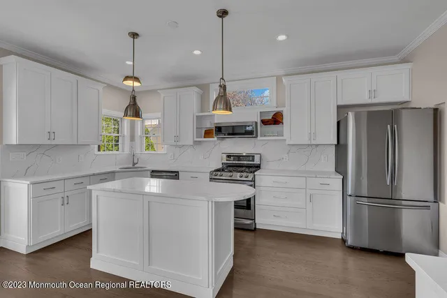 $5,000 | 323 East Main Street, Manasquan, NJ 08736