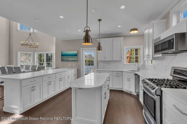 $5,000 | 323 East Main Street, Manasquan, NJ 08736