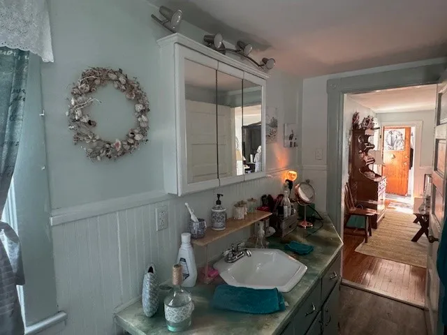 $1,950 | 23 Rock Street, Bristol, RI 02809