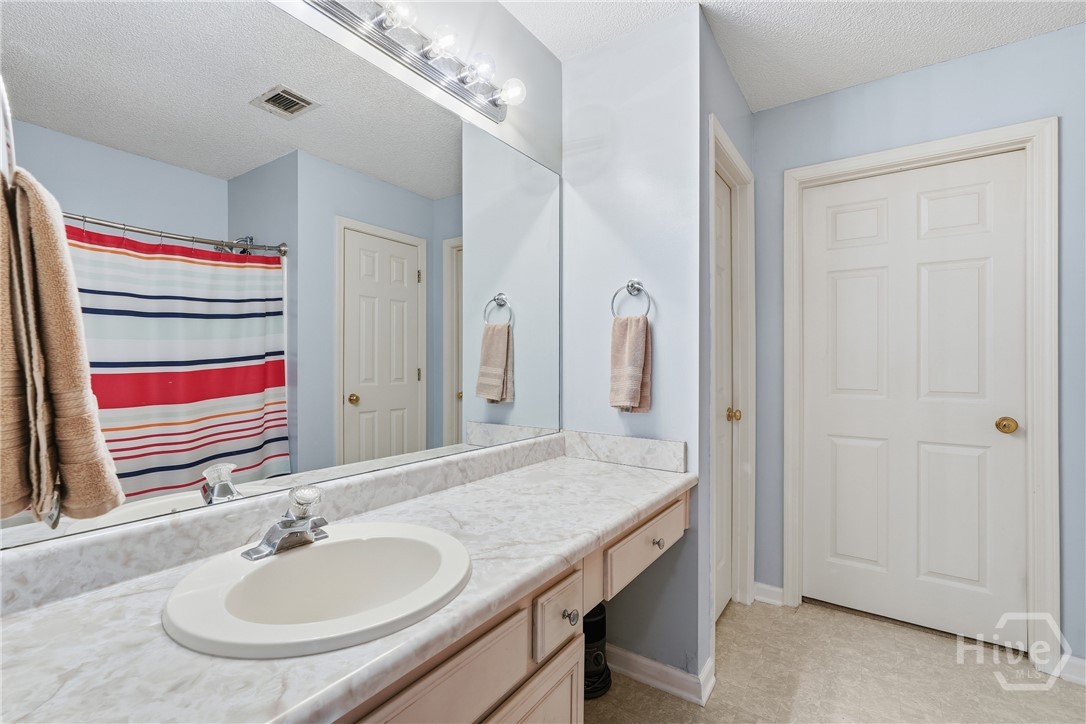 8 Sundance Court Pooler, GA 31322 - Photo 17 of 37 Master bathroom