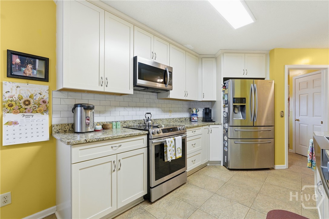 8 Sundance Court Pooler, GA 31322 - Photo 6 of 37 Kitchen with stainless steel appliances and granite countertops