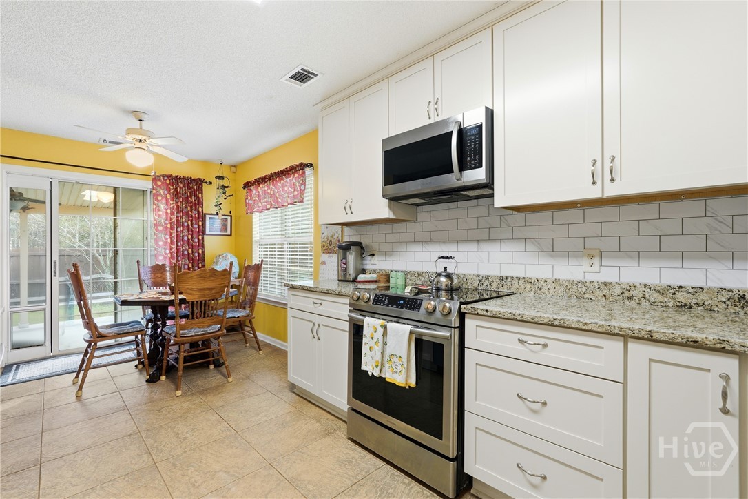 8 Sundance Court Pooler, GA 31322 - Photo 9 of 37 Eat-in kitchen area