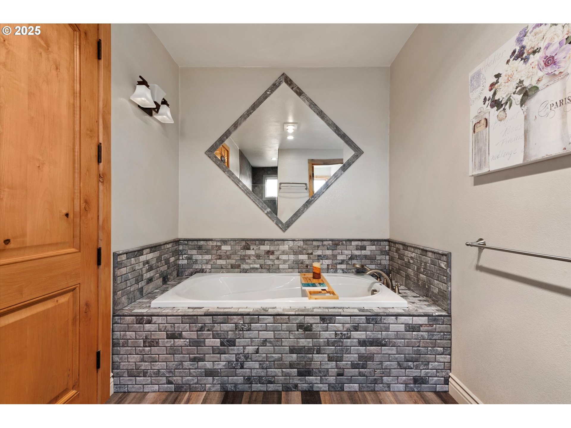 42759 Moody Road Richland, OR 97870 - Photo 15 of 27 a bathroom with a bathtub and a sink
