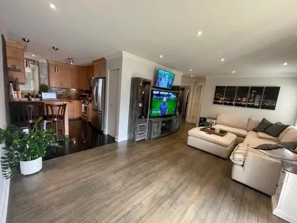 $349,900 | 1955 Stillwater Road, Arlington Heights, IL 60004