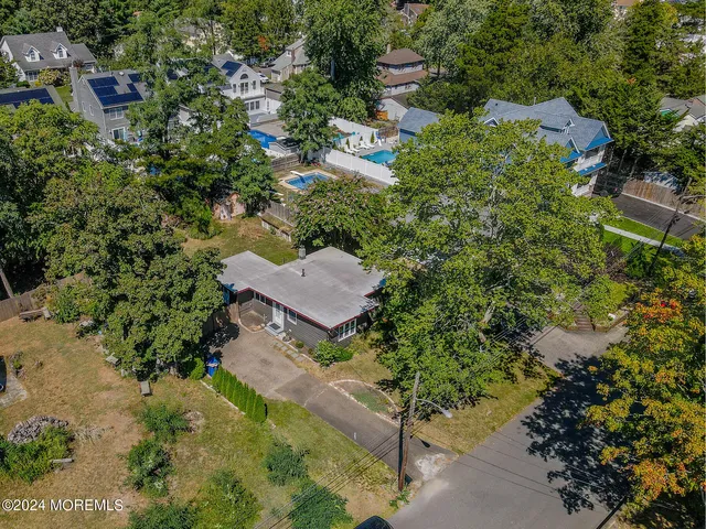 an aerial view of a house with yard swimming pool and outdoor seating