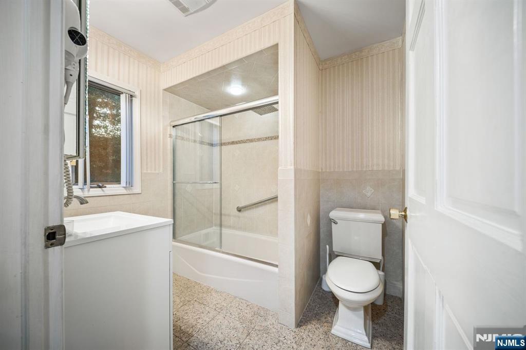 816 Morton Street East Rutherford, NJ 07073 - Photo 13 of 30