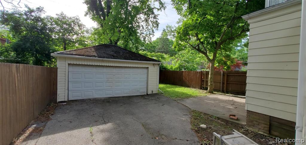 14424 Greenview Road Detroit, MI 48223 - Photo 4 of 47