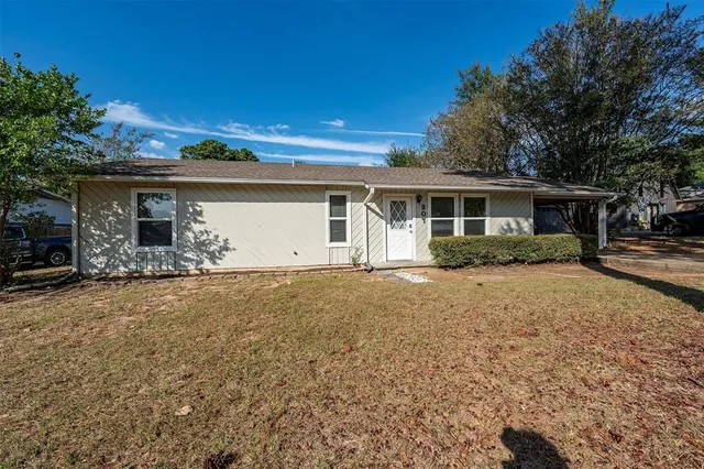 a front view of house with yard