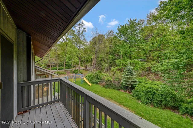 $999,000 | 197 South Lake Drive, Lake Harmony, PA 18624