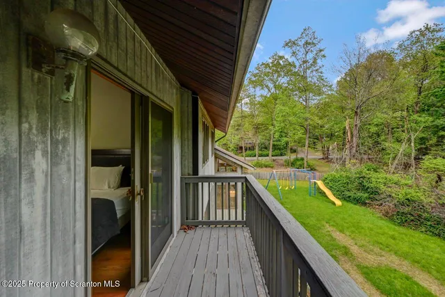 $999,000 | 197 South Lake Drive, Lake Harmony, PA 18624