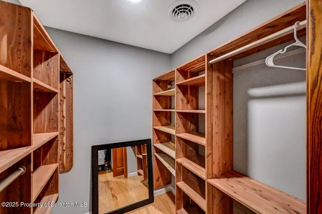 $999,000 | 197 South Lake Drive, Lake Harmony, PA 18624