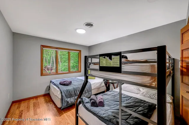 $999,000 | 197 South Lake Drive, Lake Harmony, PA 18624