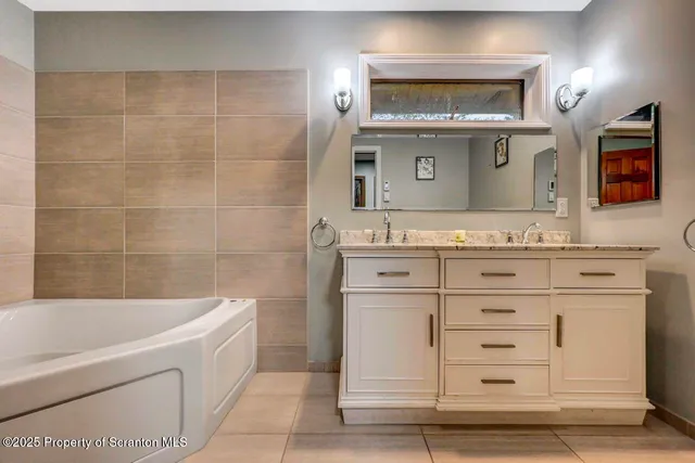 $999,000 | 197 South Lake Drive, Lake Harmony, PA 18624