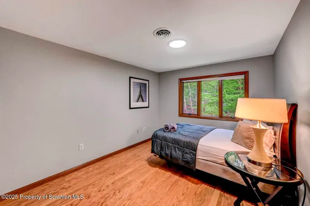 $999,000 | 197 South Lake Drive, Lake Harmony, PA 18624