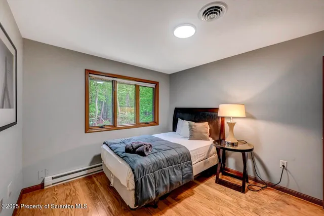 $999,000 | 197 South Lake Drive, Lake Harmony, PA 18624