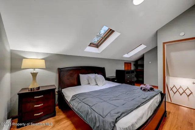 $999,000 | 197 South Lake Drive, Lake Harmony, PA 18624