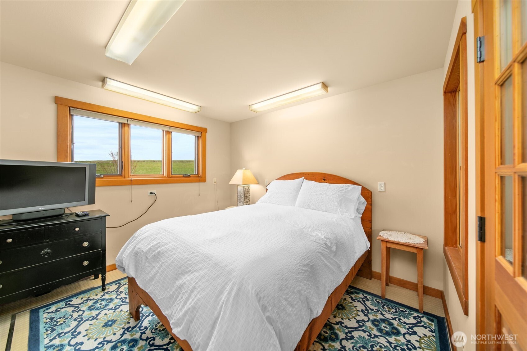 74 Sawtooth View Road Pateros, WA 98846 - Photo 23 of 30 a bedroom with a bed and a flat tv screen on the dresser