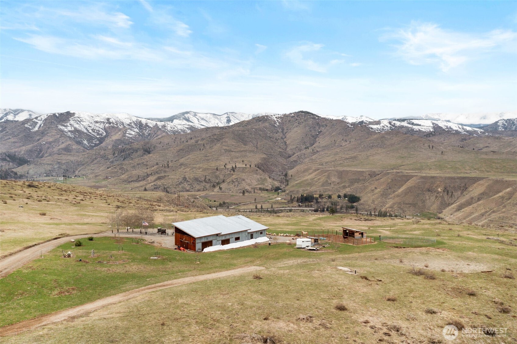 74 Sawtooth View Road Pateros, WA 98846 - Photo 27 of 30 a view of a swimming pool with a mountain view