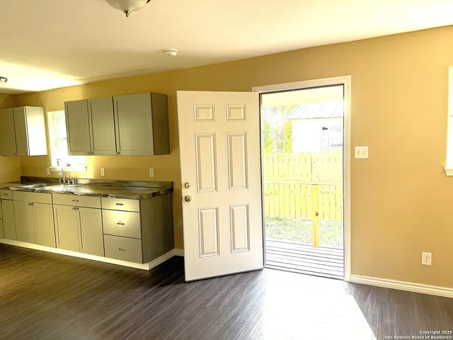 $275,000 | 305 West Youst Street, Beeville, TX 78102