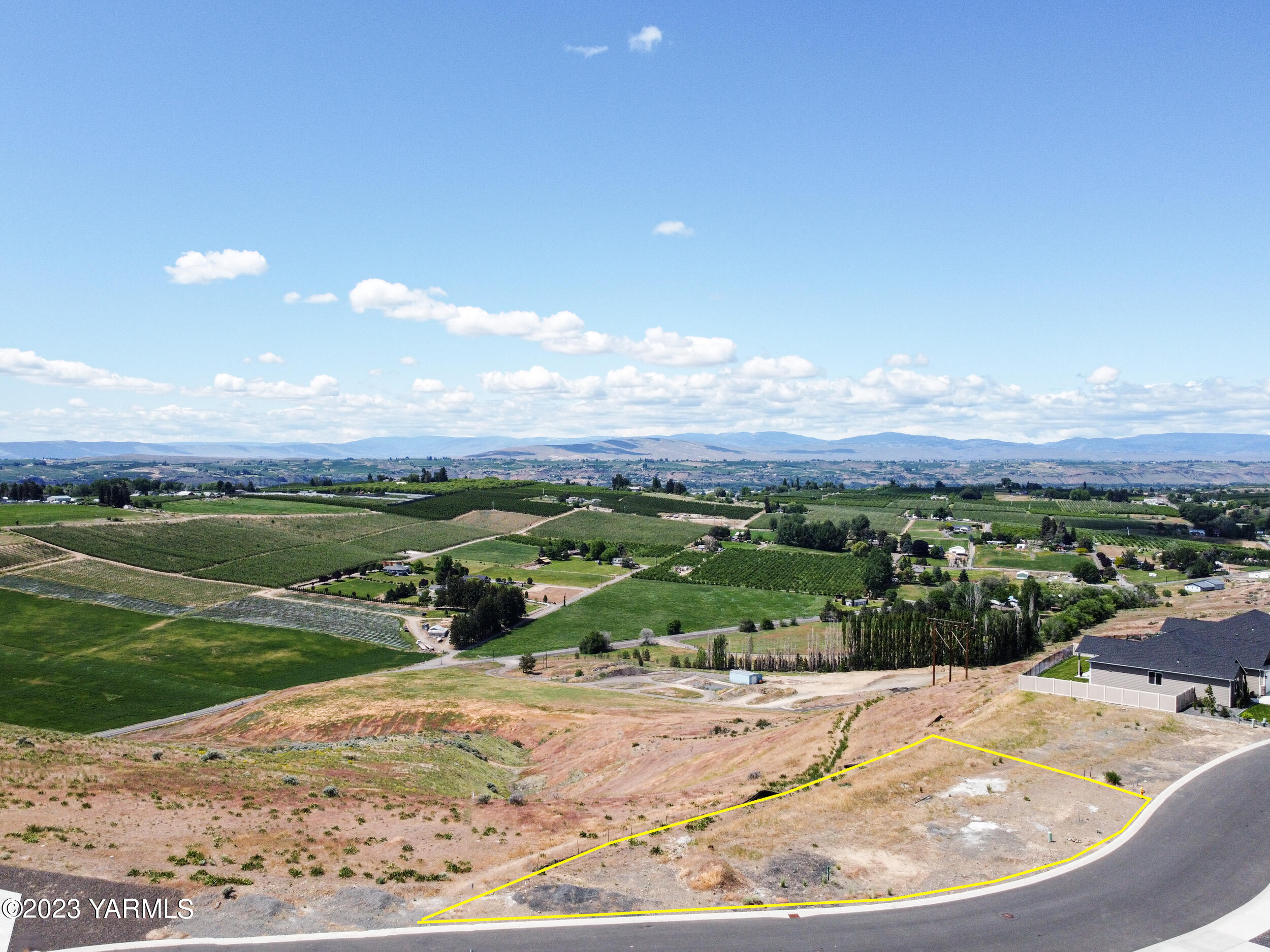 1520 Valhalla Loop Selah, WA 98942 - Photo 3 of 7 a view of a outdoor space
