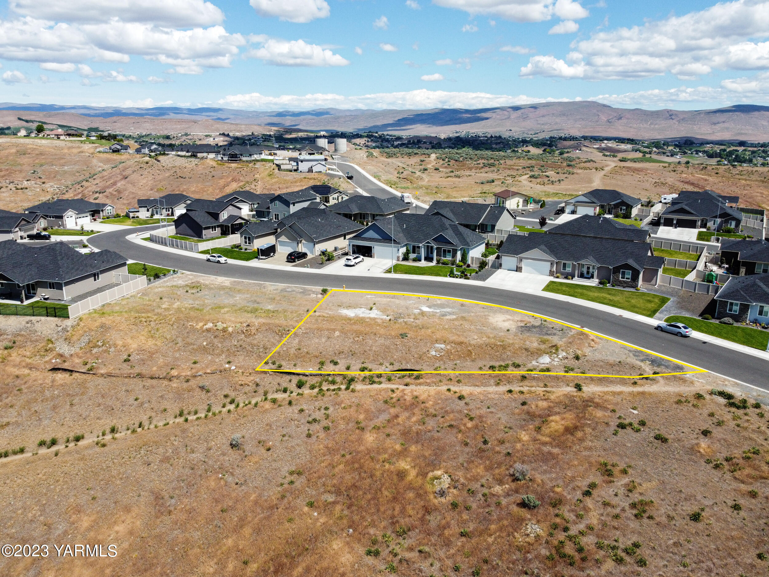 1520 Valhalla Loop Selah, WA 98942 - Photo 5 of 7 an aerial view of residential building and ocean