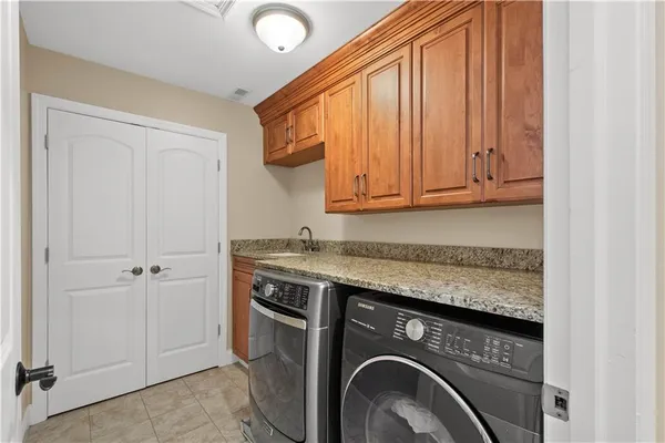 $1,535,000 | 1864 Winchester Drive, Pittsburgh, PA 15241