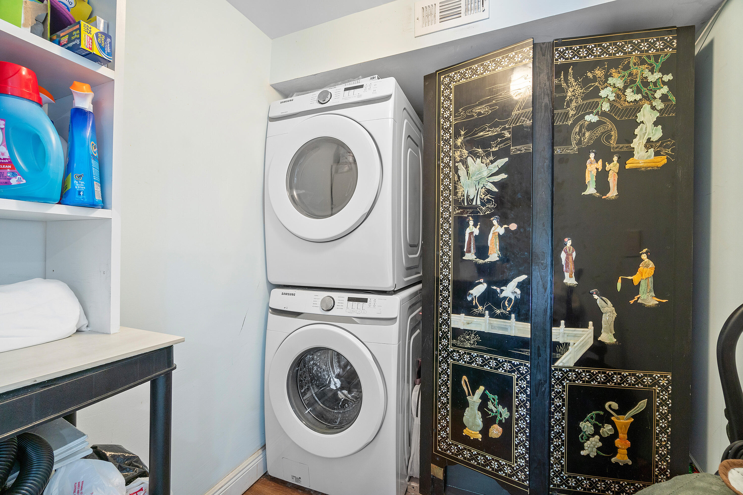 321 Forsyth Street Boca Raton, FL 33487 - Photo 19 of 20 a view of livingroom with washer and dryer