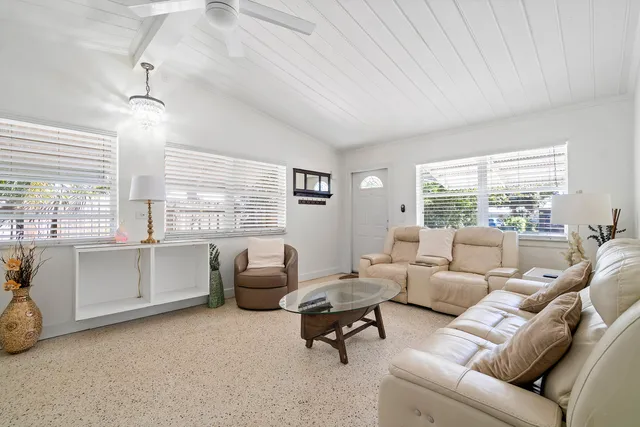 $3,750 | 321 Forsyth Street, Boca Raton, FL 33487