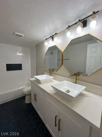 $2,700 | 1611 South 6th Street, Las Vegas, NV 89104